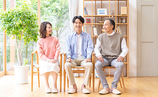 これまで親と同居、将来は自立を目指している